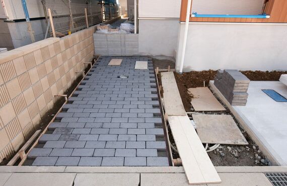 雨風に強く見た目が美しいブロック工事・石畳対応 | 美しいエクステリアをご提案する岡山市の工事会社・令和建設